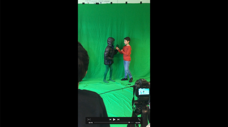 kinderen acteren voor een green-screen