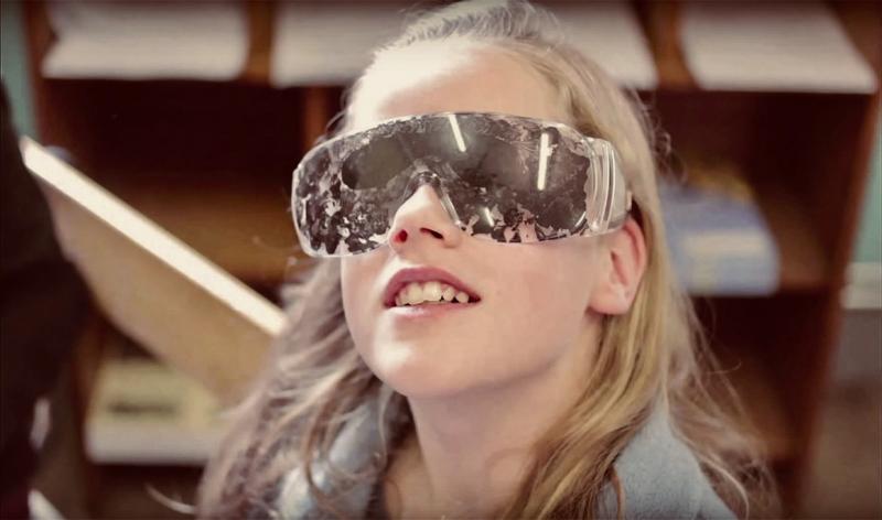 Fille avec des lunettes