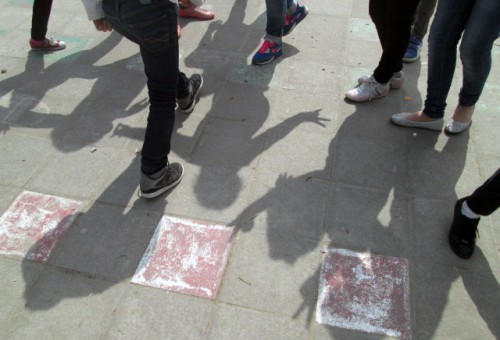 Schaduwspel kinderen speelplaats